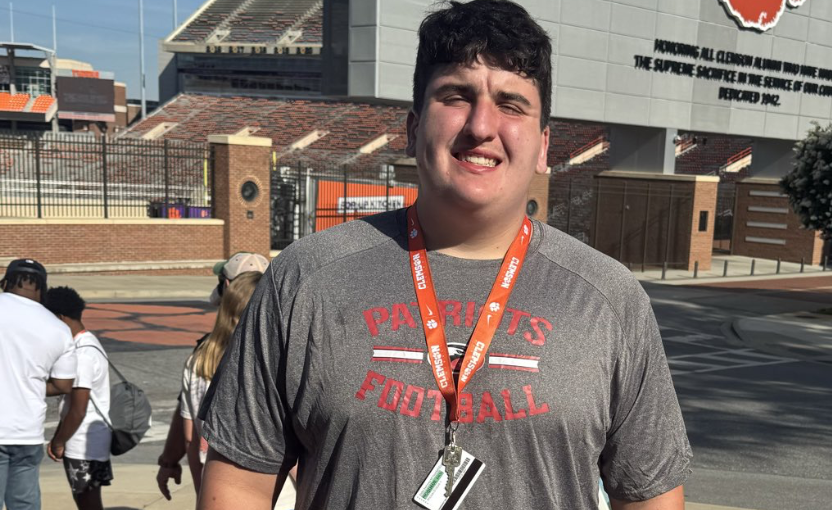 sixstarfootball's tweet photo. EVENT COVERAGE |  Several talented prospects staff out at Clemson Prospect Camp (Offense)

Six Star Football takes a look at several rising prospects that impressed
📖 Full recap + scouting reports now live!

STORY ▶️ https://t.co/jop4P9vK2R 

@BodeAverdick1 @Bigelow03_ @ConnorBlevins9 @ClarkCaden15 @Deacon_Fleury @JeremiahGood08 @JSHONGOOLSBY1 @Houpt_Joey @jaxhoward_15 @WallaceHun11822 @Robert_mack21 @TarrantMckenzie @EaonMcQuade @monqreamorrisjr @NFL_Gb5 @BradenOlsen2028 @Ryder_Omalley @GavinParks_ @DavidRiddl44949 @hudsonrodgers71 @Luke_Ruppe @MerinoSamnik @Kadyn_simon @Landonsuttle28 @Evanwhite1124 @OL_GavinWhitney