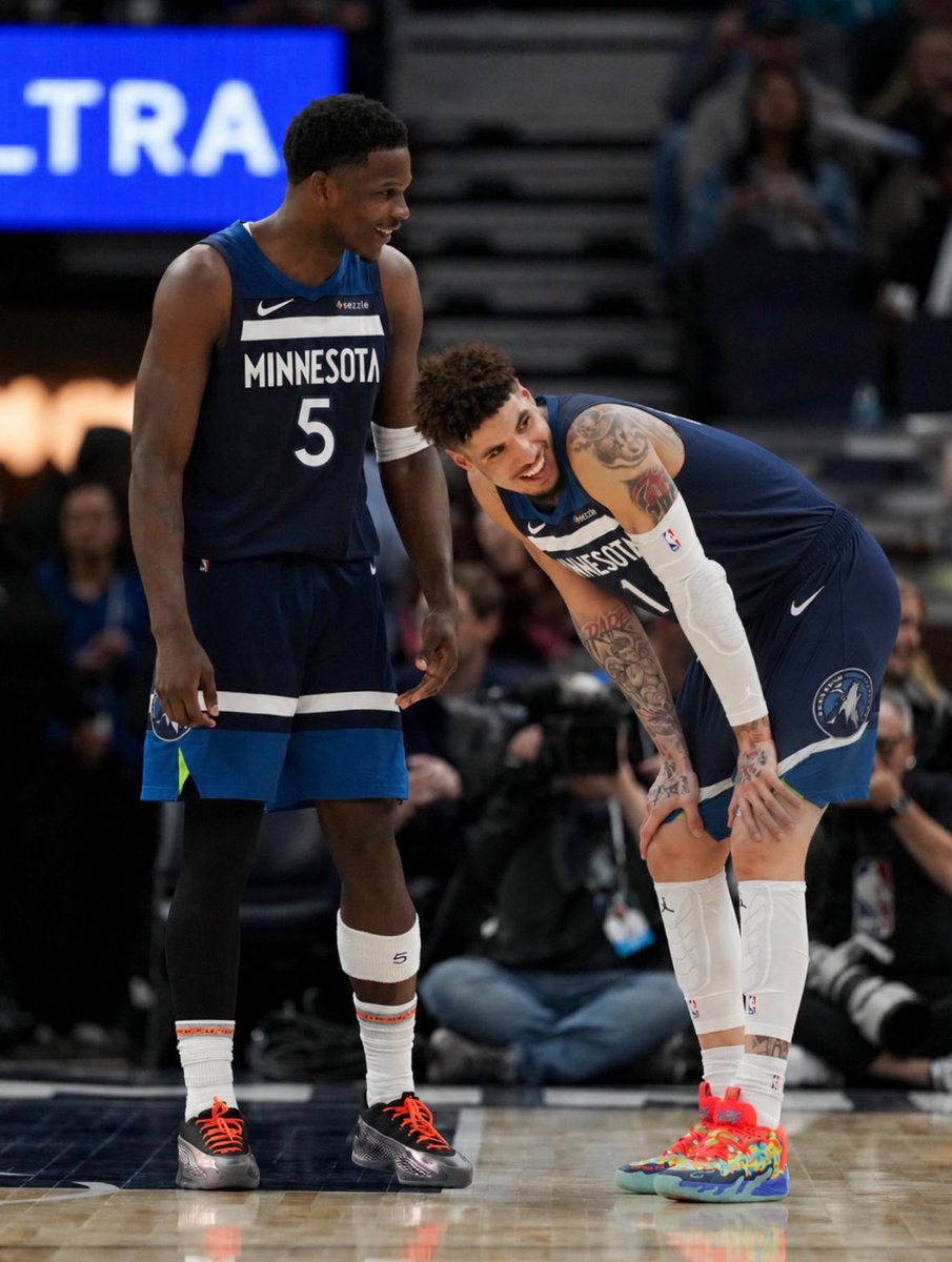 pisounalinha's tweet photo. A NBA é fascinante.

E a troca de LaMelo Ball para o Minnesota Timberwolves tão REPENTINA, é uma das mais fascinantes dos últimos tempos.

Por que o Charlotte Hornets cedeu seu melhor jogador?

Por que o Minnesota Timberwolves está em All-In?

Bastidores, análise, SEGUE! 🧶 https://t.co/oXc7DiSxYK