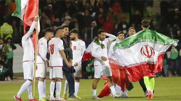 Bin_S_aeed's tweet photo. 🚨🚨🚨الفيفا رفض اعتراض مصر وإيران 

المباراة ستكون بعنوان 'الفخر لـ الشوادْ'

رويترز: فعليات المثليين ستقام يوم لقاء مصر وإيران والفيفا تؤكد أنها قرار أميركي محلي

سيتم إحضار عدد كبير من أعلام الشوادْ في المدرجات

و المباراة سوف تُلعب ورايات الكورنر "الزوايا" بـ علم الشواذ

اللجنة المنظمة رفضت التماس مصر و ايران بـ إزالة علم الركنية في الملعب ب شعار المثـليين لان هذا احتفال بيحصل كل سنين 

من وجهة نظري، قرار الانسحاب هو أنسب قرار يُتخذ ردًا على تعنت اللجنة المنظمة، وهو قرار سيذكره التاريخ لأجيال مصر وإيران القادمة.

​ليذهب كأس العالم وتلك البطولة إلى الجحيم، ولو أنني أعتقد أن هذا "الانسحاب" لن يحدث، ولكن لو حدث؛

فإلى داهية تكملة البطولة! ولا أن تشارك في هذا القرف وتبقى جزءًا من داعميه!!

ما رأيك ؟؟