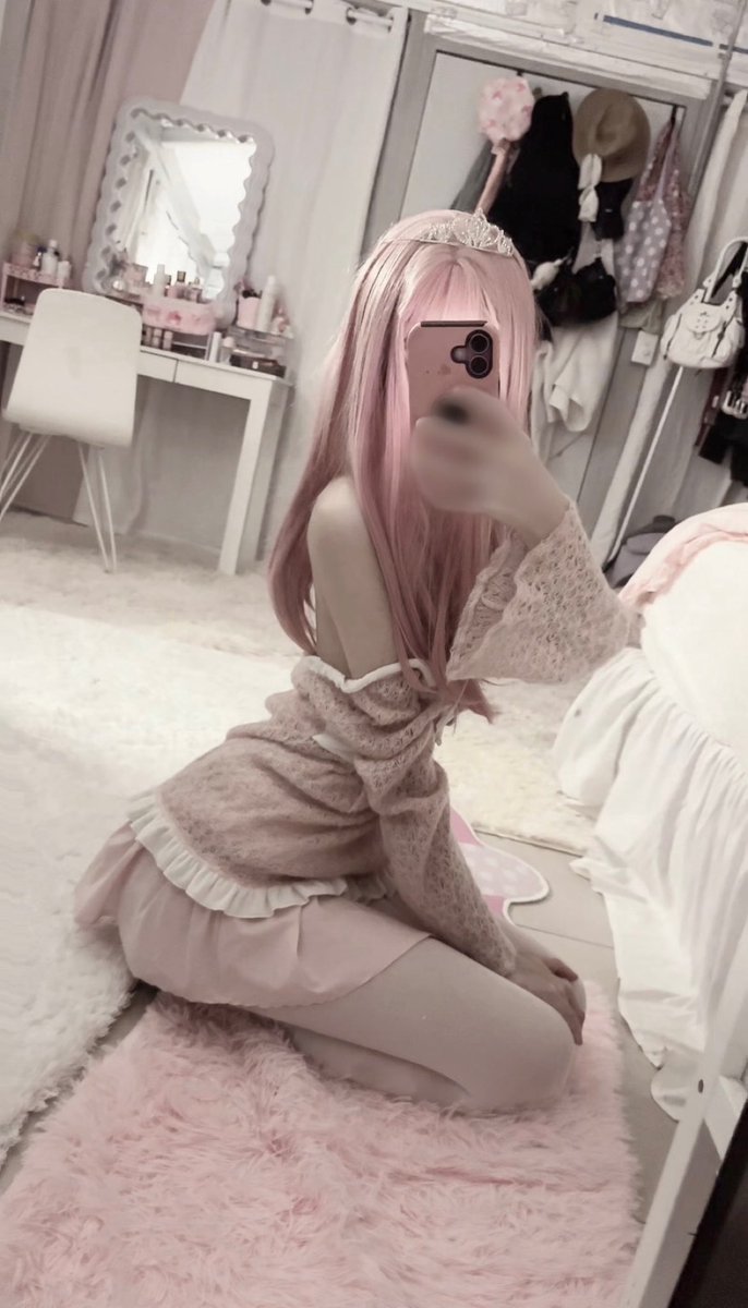 pgtial's tweet photo. feeling pink https://t.co/YqqkwJqQBc