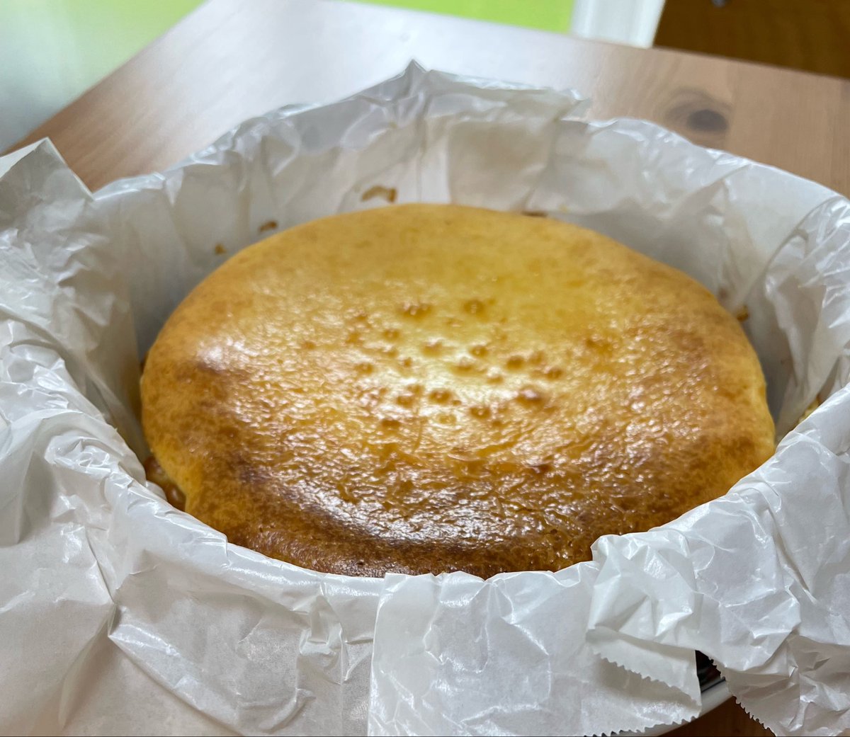 D43312837's tweet photo. 明日のおやつはチーズケーキ、2週間前にも作ってました。今日は朝から警報出るなどわんこも怖がってたけどちょっと落ち着きました。 https://t.co/HzNBjCHLWc