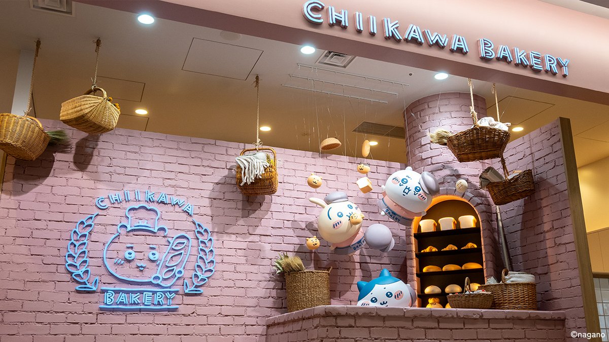 chiikawabakeryO's tweet photo. 🎉ちいかわベーカリー OSAKA、本日グランドオープン！
KITTE大阪 3Fにてみなさんをお待ちしています🍞

大阪限定グッズ・クルーソックスも本日より発売！
デジタルスタンプカードも今日からスタート🪄

楽しいがたくさんの
ちいかわベーカリーOSAKAにぜひお越しください✨

#ちいかわベーカリーOSAKA #ちいかわ