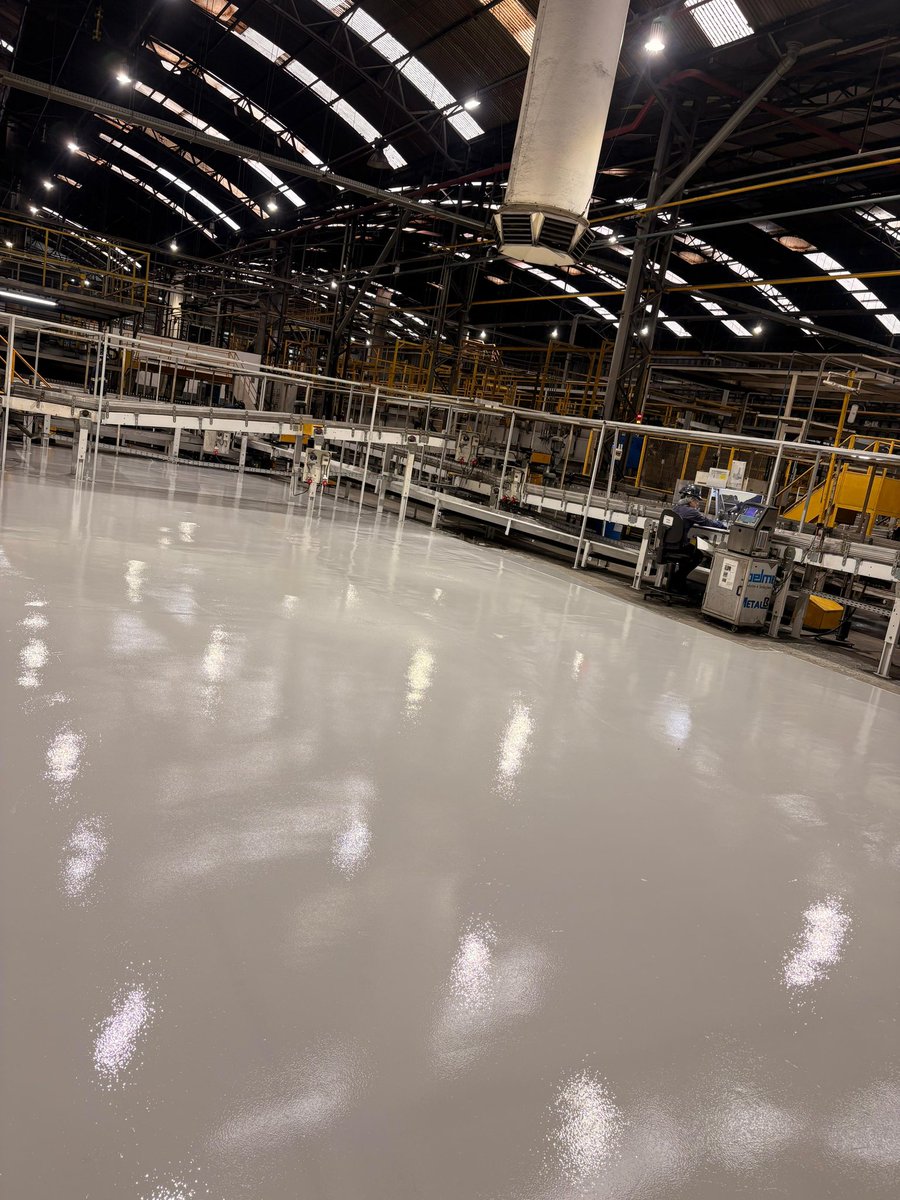 Hardyfloor's tweet photo. Obra Tetra Pak https://t.co/w6DiNenxnw