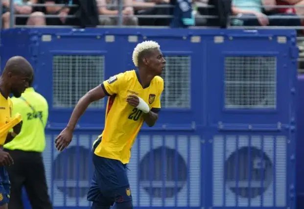 canal_monseteve's tweet photo. 🇪🇨⚽ Nilson Angulo reveló que su golazo ante Alemania nació de un consejo de Willian Pacho: "Te falta rematar para ser un jugador top". Lo entrenó, lo puso en práctica y marcó un tanto histórico para clasificar a Ecuador en el Mundial 2026. 🔥

#LaTri #NilsonAngulo #Mundial2026 https://t.co/nLkyTAUwvu