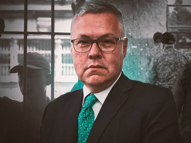 Aladiestra1's tweet photo. Momento para recordar al primer Ministro de Justicia de Petro, Nestor Osuna.
"Casualmente" quería sacar prisioneros de las cárceles, cuando a Petro quería cambiar el nombre a los delitos.
No duden que El Clan del  Golfo es la punta del iceberg, desde el principio querían el delito de su lado.