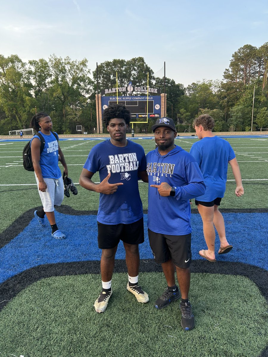 dontoshifty's tweet photo. Great experience competing at the Barton camp today! Grateful for the opportunity to work and compete in front of coaches. Learned a lot and looking forward to building off it.@CoachSwoooll @lhsleopardsfb @Coach_JVinson @barton_fb https://t.co/qnivHlSAYI
