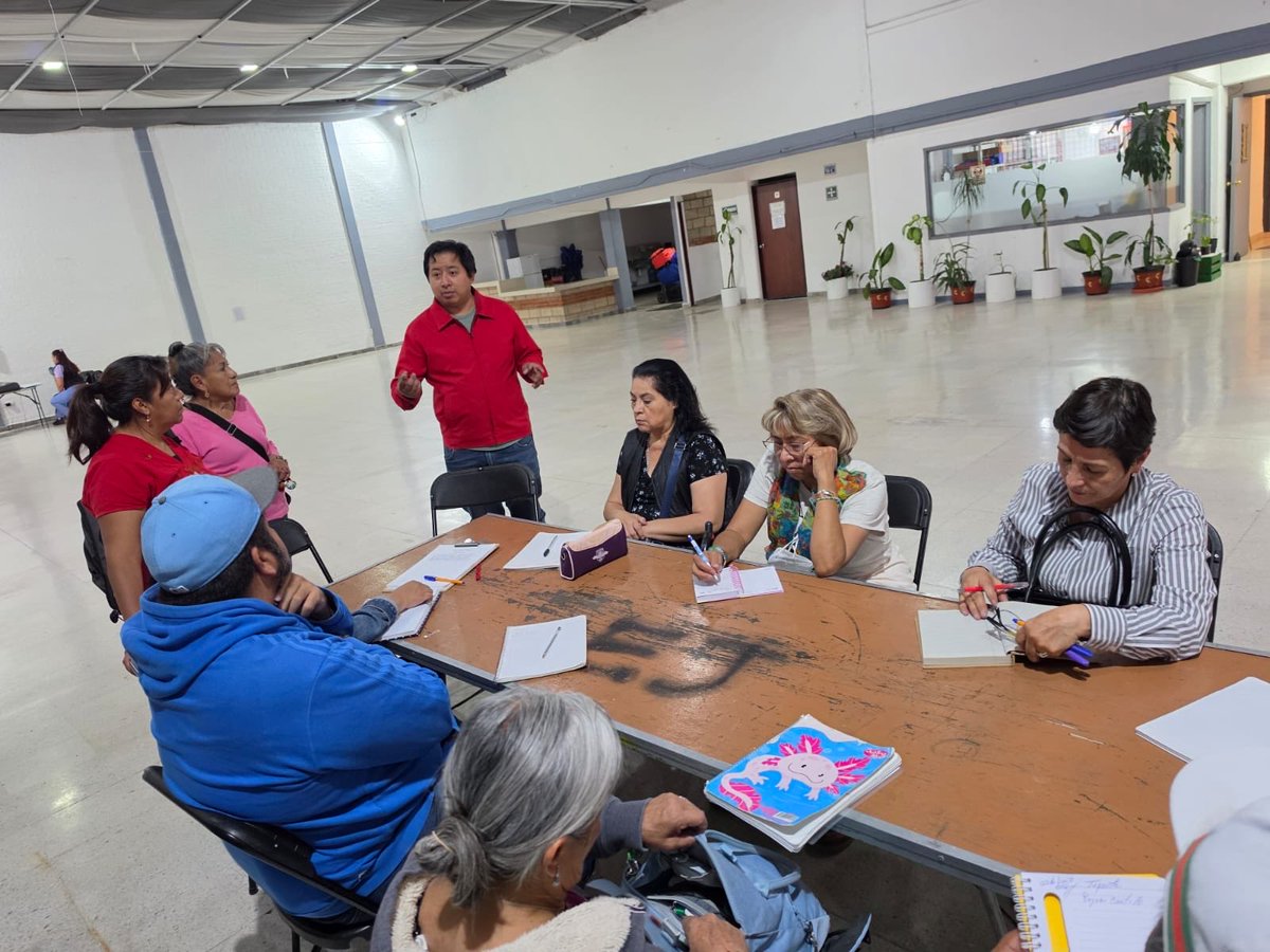 omarescalantemx's tweet photo. El día de hoy sostuve una reunión con vecinas y vecinos de la zona Coapa, para dar seguimiento a las gestiones y talleres que llevaremos en las super manzanas. 

#PorBuenRumbo https://t.co/MctZxvf9l2