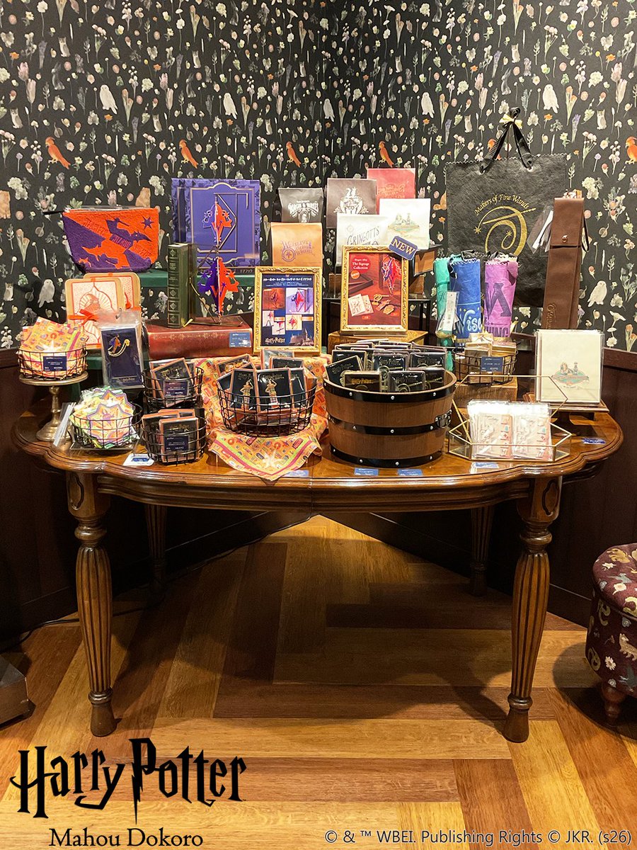 hpst_jp's tweet photo. 🎉#マホウドコロ 本日発売✨

ダイアゴン横丁の人気スポットシリーズが
ついに店舗に登場🪄

まるでダイアゴン横丁を歩いているような
わくわく感を楽しめるラインナップ🏪💫

お気に入りのお店モチーフと一緒に
魔法界気分を楽しもう✨
https://t.co/Vt9L8q7Psg

#ハリポタ https://t.co/z539iZItud