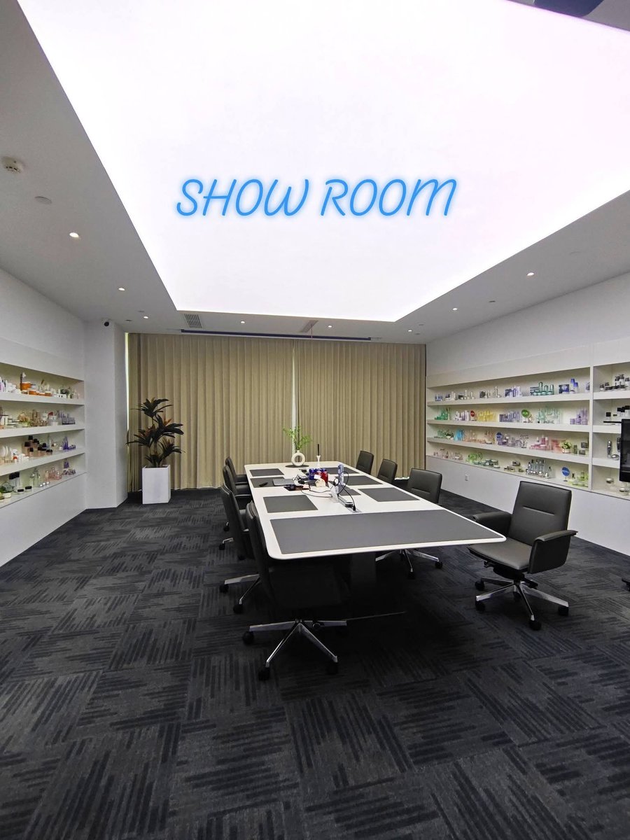 QueensPackEmma's tweet photo. 👑Queenspack: Work &amp; Create at Queenspack
🎉Modern showroom, vibrant team culture, inspiring workspace.
#queenspack 
#cosmeticpackaging https://t.co/mPzA2qV45k