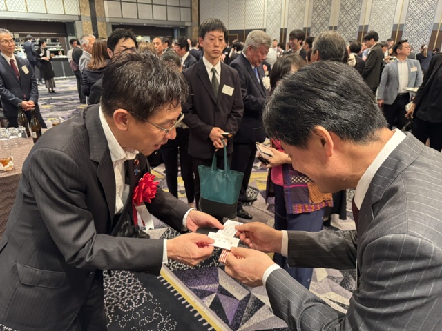 ITCA_JP's tweet photo. 6月25日「日本IT団体連盟10周年記念祝賀会」に会長の野村が参加し、松本デジタル大臣、チームみらい安野党首はじめ多くの来賓の皆様と挨拶を交わしました。
今後の更なる連携につなげていければと考えています。
＃ITコーディネータ　#ITCA_JP https://t.co/OFXCVrhXa4