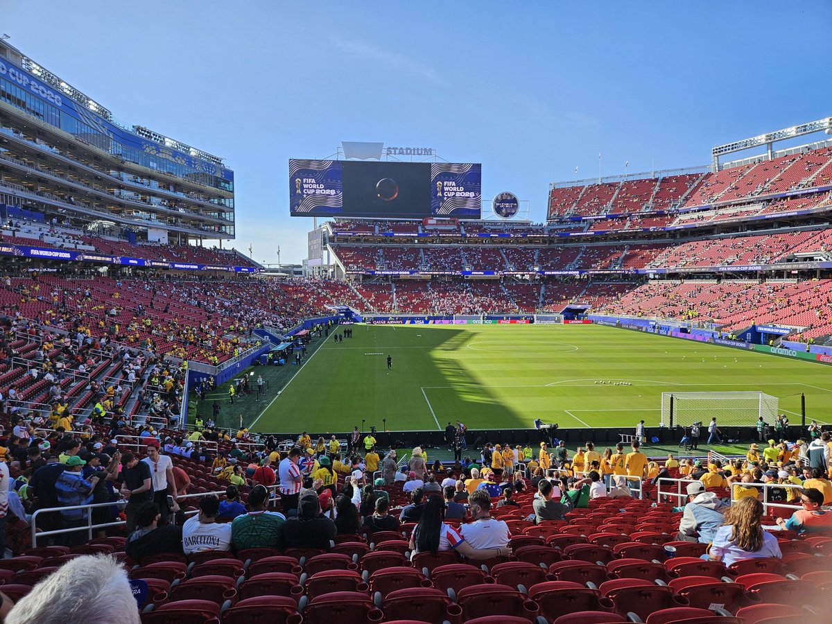 LonkXXX's tweet photo. Levi's stadium I am inside you!!! World cup starting in an hour!!! :D https://t.co/xeQn7VqNZK
