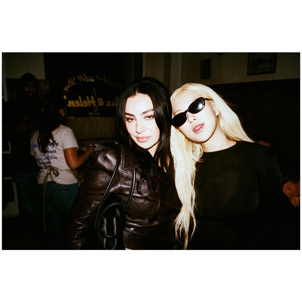 portalblackpink's tweet photo. BESTS! #ROSÉ com Charli XCX. 🤍 https://t.co/zIsBXhq2ba