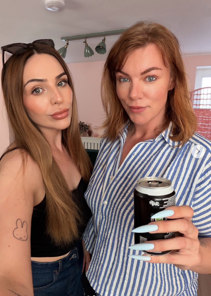 goddess_tainte's tweet photo. it’s giving girl next door but we are actually two evil pricks x https://t.co/pXi1R88i1O