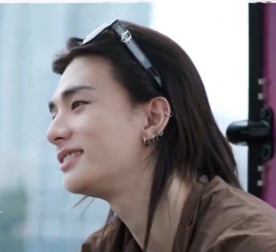 romanceracha's tweet photo. 🥟🐺🐿️ threadfic bc self care

“i have a boyfriend.” hyunjin says the words lightly, with a smile still playing on his lips because the man before him is really too cute to possibly be so persistent. 

“just because there’s a goalie doesn’t mean you can’t score” https://t.co/Ic5H9dwvgA