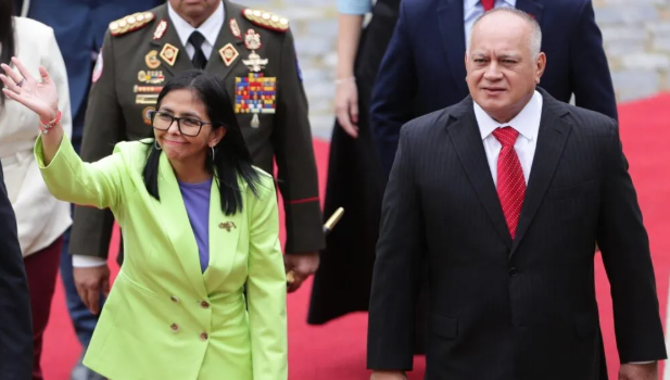 SebastianRochaZ's tweet photo. 🔹Ningunearon, insultaron, trataron de nazi, cortaron relaciones con las autoridades de países como EEUU, Argentina y Chile.

Y hoy la ayuda de estos países son la tabla de salvación de su pueblo.

El destino es caprichoso ... https://t.co/Xr2NfsbekL