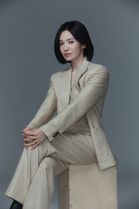 infodrakor_id's tweet photo. #SongHyeKyo resmi berpisah dengan agensi UAA setelah 14 tahun

Usai kontraknya berakhir, dia dikabarkan akan mendirikan agensi miliknya sendiri. Tim yang sudah lama bekerja dengannya, termasuk stylist, disebut akan tetap mendampingi langkah barunya.

Langkah baru Song Hye Kyo ✨

https://t.co/OszlItsFAX