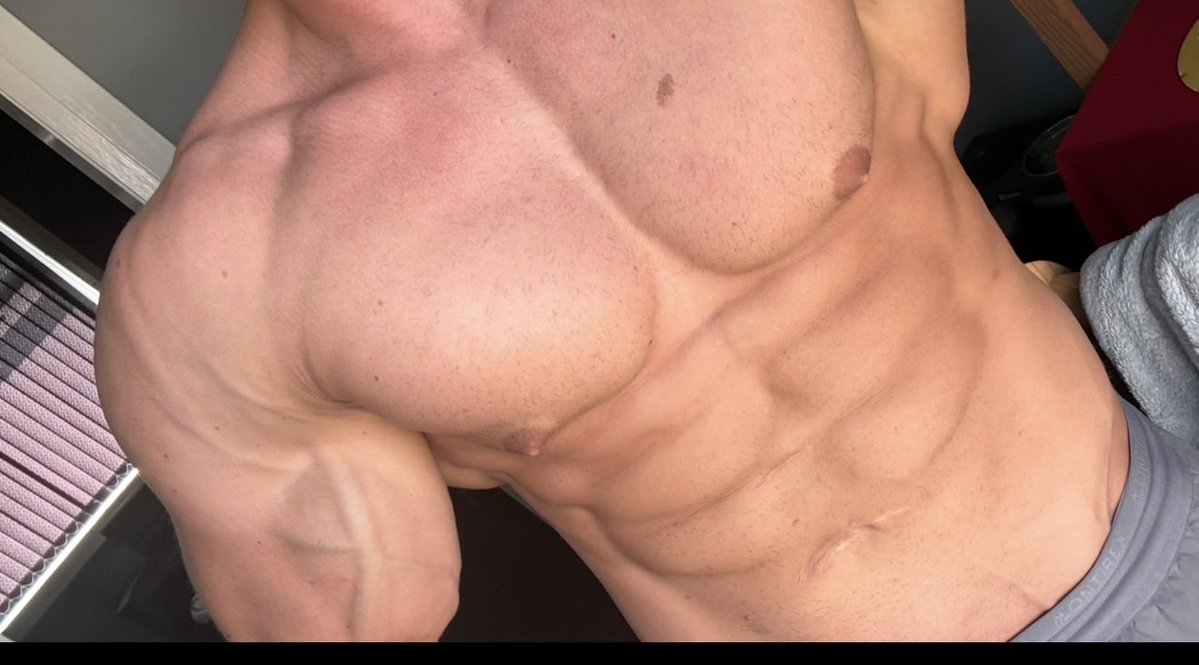 BUFFDAZ's tweet photo. 😈 You’ve seen the hard work… now see the side I don’t show everyone.
A little temptation never hurt 😉👇

#GayTwitter #GayOnlyFans #GayCreator #GayFitness #GayFit #LGBTQCreator #GayMen #GayBoys #GayModel #FitnessModel #MuscleGay #GymGuys #Bodybuilding #FitGuys #Hunky https://t.co/KuacJvfAY1