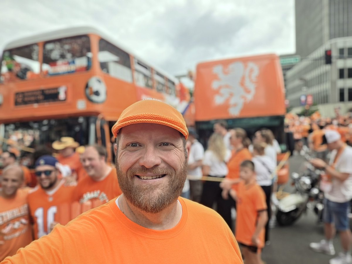 CoachDeryk's tweet photo. Had a great time at the parade and made sure to get to the Oranje Bus, now cheering for the Netherlands to win tonight! #Oranje https://t.co/p6hC6nhsYZ