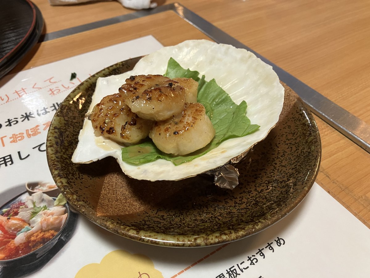 pmpkhshs's tweet photo. 北海道来てご飯屋さん
やっぱり観光客向けより、地元の人がよく来るお店が正解？ごちそうさまでした
シャケ、いくら、ほたて、タコから
北海道来てから食べてばっかり笑 https://t.co/M6evWfDl2j