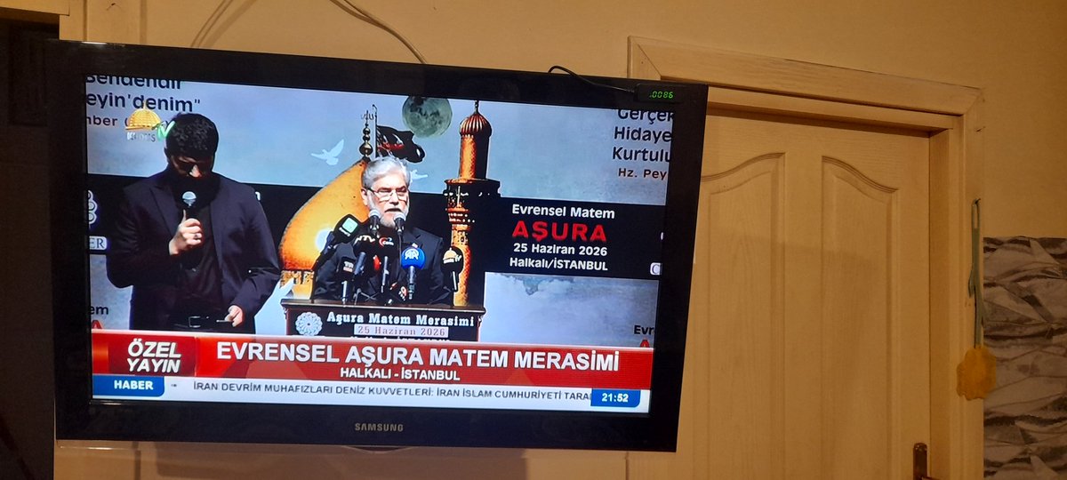 MustafaKurt2643's tweet photo. On Muharrem günü vesilesiyle geleneksel Halkalı Aşure  Merasimi Cumhur Başkan Yardımcımız , İstanbul Valisi, İran İslam Cumhuri yetinden teknoloji bakanı ve diğer protokol ile halkımızın yoğun katılımıyla kutlandı. Hergün Aşura her yer Kerbela anlayışi tekrar yad edildi. https://t.co/9Js2JdqYUm