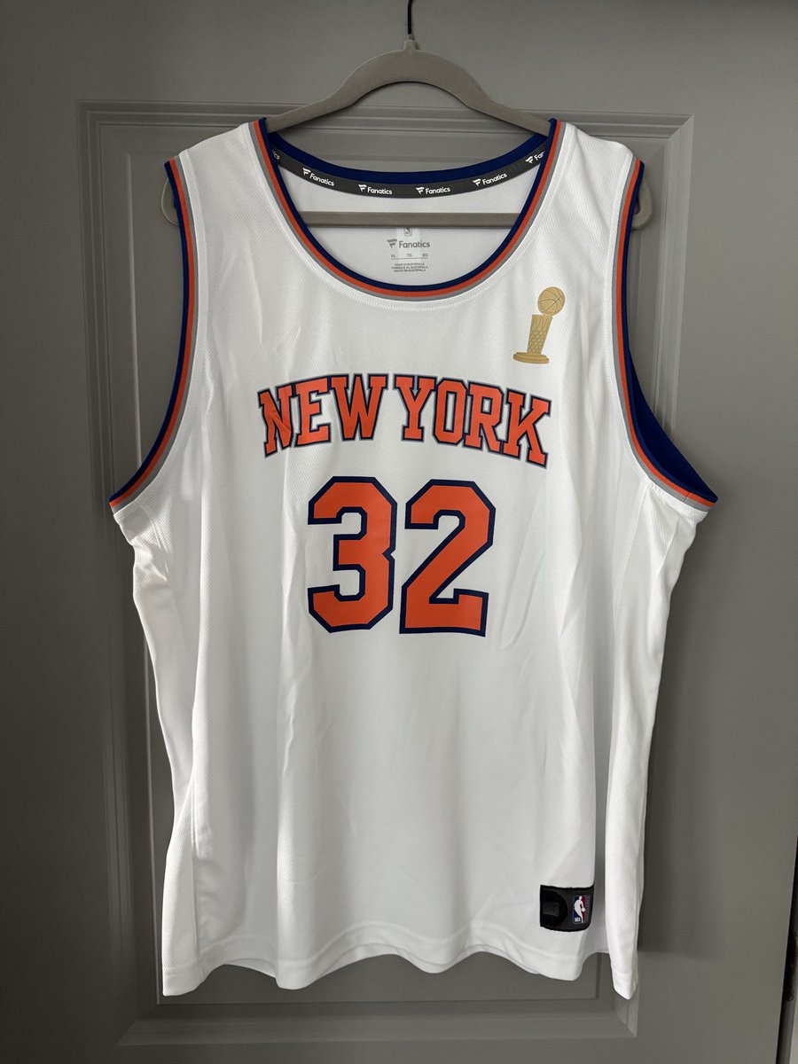 Tdubsyo's tweet photo. First look at the Fanatics New York Knicks NBA Finals Champions Fast Break jersey. The trophy patch is a little lackluster but still a cool jersey! @Fanatics #knicks #nba https://t.co/CKonENtfIS