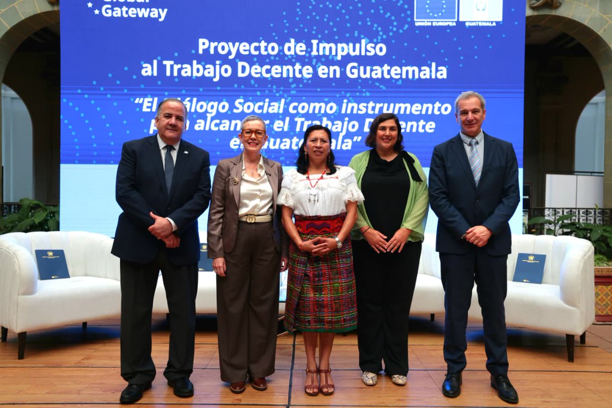 MINECOGT's tweet photo. La viceministra de Desarrollo de la MIPYME, Elizabeth Ugalde, participó en el lanzamiento del Proyecto de Impulso al Trabajo Decente en Guatemala, una iniciativa financiada por la Unión Europea (@UEGuatemala) y el Gobierno de Guatemala, cuya coordinación por parte del Gobierno de Guatemala está a cargo del Ministerio de Economía y la implementación corresponde a la Organización Internacional del Trabajo (@OITAmericas).

El proyecto busca ampliar el acceso a oportunidades laborales y productivas, especialmente para jóvenes, mujeres, migrantes retornados, personas con discapacidad y población indígena. Para el Viceministerio de Desarrollo de la MIPYME (@VICEMIPYME), este esfuerzo contribuye al fortalecimiento del tejido empresarial y a la creación de mejores condiciones para el crecimiento de las empresas.

En el Ministerio de Economía continuamos impulsando alianzas con organismos internacionales y actores del ecosistema productivo para fortalecer capacidades, ampliar oportunidades y acercar herramientas que permitan a más guatemaltecos incorporarse al desarrollo económico del país.

El trabajo decente es un componente esencial para construir una economía más inclusiva, competitiva y con mayores oportunidades para todos.

#GuatemalaProduceTodoLoBueno
@MINTRABAJOGuate