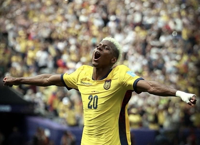 SbastienMlires1's tweet photo. 🇪🇨 Ante el rival más complicado, Nilson Ángulo de 23 años remata y anota a Neuer🇩🇪 El jugador de Sunderland A.F.C🏴󠁧󠁢󠁥󠁮󠁧󠁿 se atreve y marca el primer gol de Ecuador en el Mundial 2026. Un gol más y estamos en la siguiente ronda 🙏 Quinindé lo pide. https://t.co/BLR4P02nKE