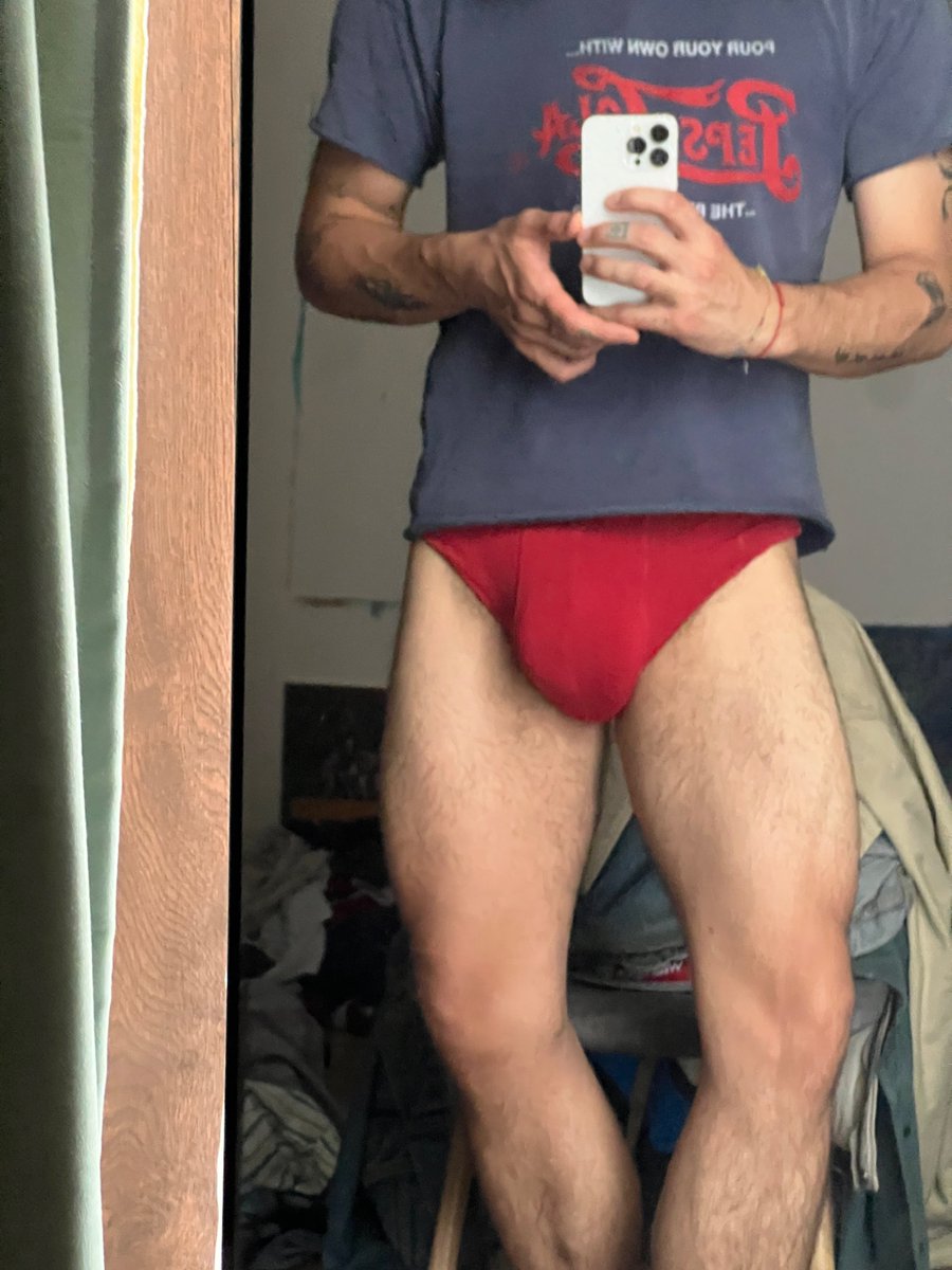 Winston_Smith25's tweet photo. Red briefs season https://t.co/3hBeZDrrUI