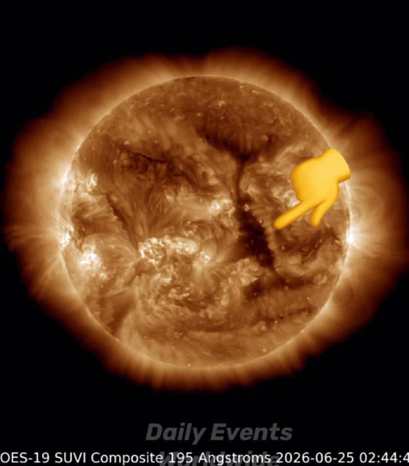 Elizza0606's tweet photo. ALERTA GLOBAL TERRESTRE 
Hoy  25/06/2026 Tormenta Geomagnética Amarilla G1 (KP5) en curso. Nuestro planeta está recibiendo una potente inyección de energía solar que está activando simultáneamente las alertas sísmicas, volcánicas y ciclónicas a nivel mundial. 

En las últimas horas se han registrado múltiples terremotos a lo largo del Cinturón de Fuego, esa inmensa cadena que rodea el Pacífico. Estos eventos no son sorpresa: se pronosticaron con días de antelación gracias a datos medibles de geomagnetismo y energía intraterrena. 
No se trata de visiones ni premoniciones… son métodos científicos que detectan lo que a simple vista no vemos: la Tierra acumulando y liberando presión. 
Aunque ya se liberó una gran cantidad de energía acumulada, todavía queda una porción significativa por descargar. 
Y el Sol  se posiciona de frente con agujeros coronales activos, alta probabilidad de eyecciones dirigidas hacia la Tierra y más plasma, viento solar y partículas cargadas llegando en las próximas horas y días. 
La alerta sísmica-volcánica-ciclónica se mantiene elevada al menos hasta mediados de julio (aprox. 17 de julio)Qué significa esto?  Mayor probabilidad de sismos fuertes.  
Actividad volcánica en aumento.  
Ciclones y tormentas más intensas.  
Aurora visible en latitudes más bajas.  
Posibles afectaciones en redes eléctricas, satélites y sistemas de comunicación.
Mantén la calma, pero prepárate. Revisa tu plan de emergencia, ten suministros básicos, informa a tu familia y estate atento a las actualizaciones oficiales.
La Tierra está viva. El Sol está activo.Y nosotros, como humanidad, debemos estar conscientes y unidos ante lo que viene. Comparte esta información. La conciencia salva vidas
En la gráfica todos los sismos a nivel global desde el día de ayer