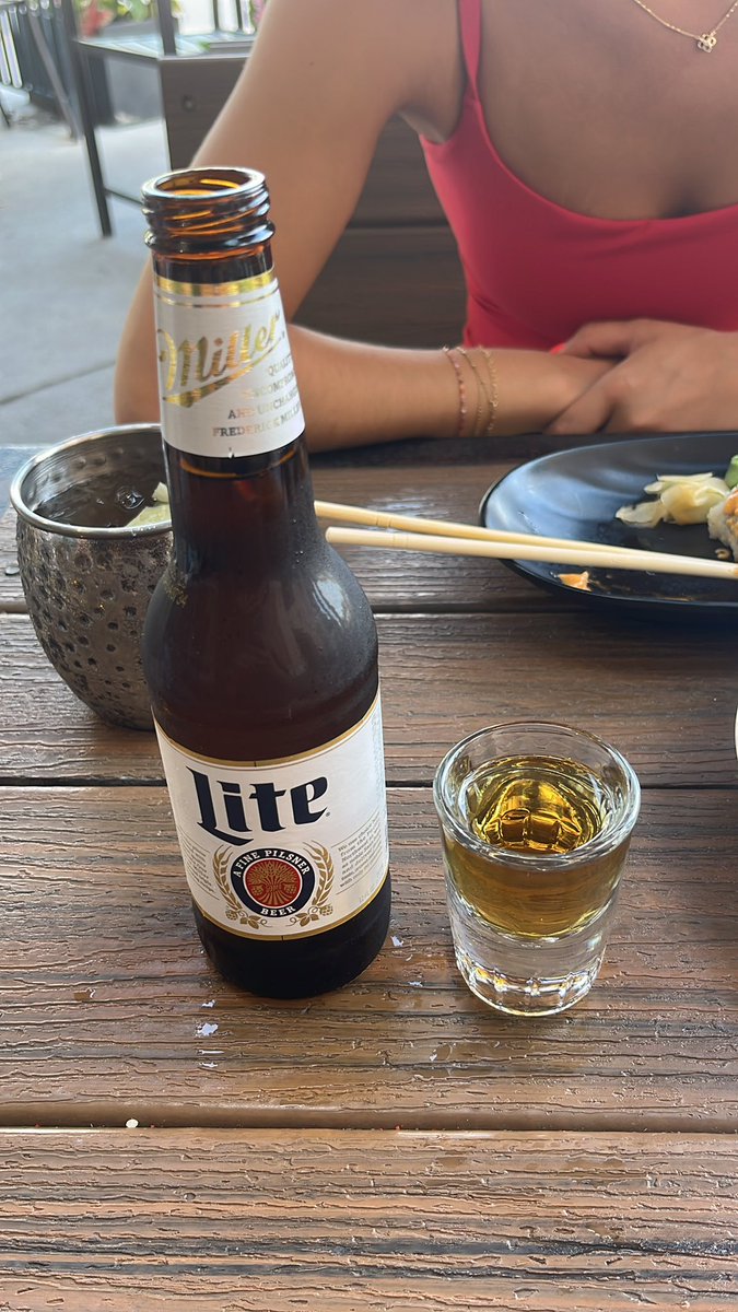 friesinbagnow's tweet photo. This the play on a sushi date with gf??? https://t.co/YcDmmE2Xiz