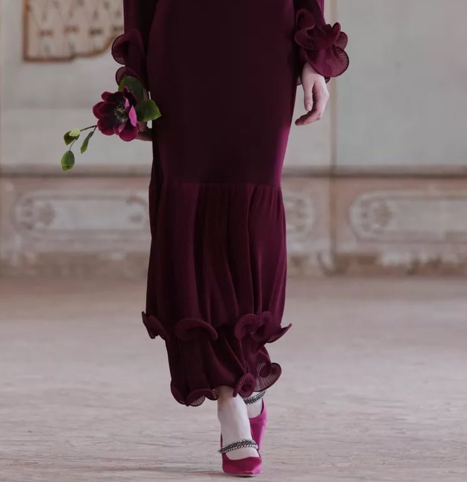 soomienana's tweet photo. Rowen Rose SS27 "Secret Garden"..🍇!!
This can be my FAVOURITE look https://t.co/dBOUDC96UR