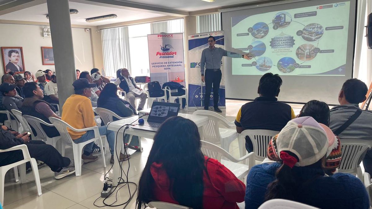 SanipesPeru's tweet photo. #Arequipa | #Sanipes otorgó 30 habilitaciones sanitarias a pescadores artesanales del distrito de #Islay, fortaleciendo la cadena de valor pesquera y promoviendo la comercialización de productos hidrobiológicos sanos y seguros. 🐟🦐+
#NotaDePrensa
https://t.co/TIlvvCRRmW https://t.co/YXEa0HENEF