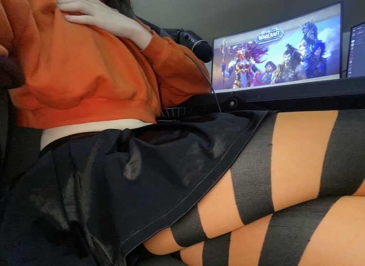 AzzySnaps's tweet photo. What World of Warcraft 8 hours a day does to a mf https://t.co/sjZ3fZMsAf