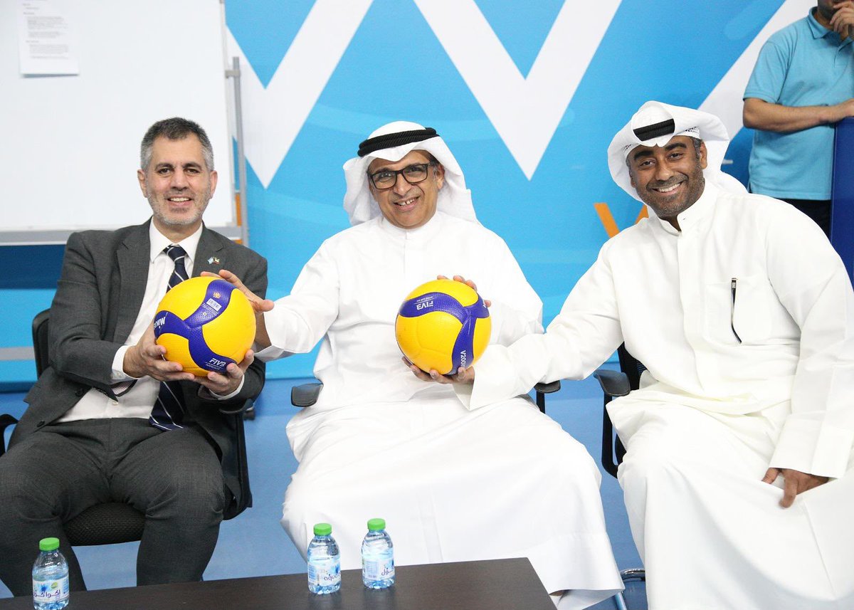 KhVolleyball1's tweet photo. جانب من زيارة السفير الأرجنتيني لمقر الاتحاد الكويتي للكرة الطائرة… https://t.co/ksYQcb1JsJ