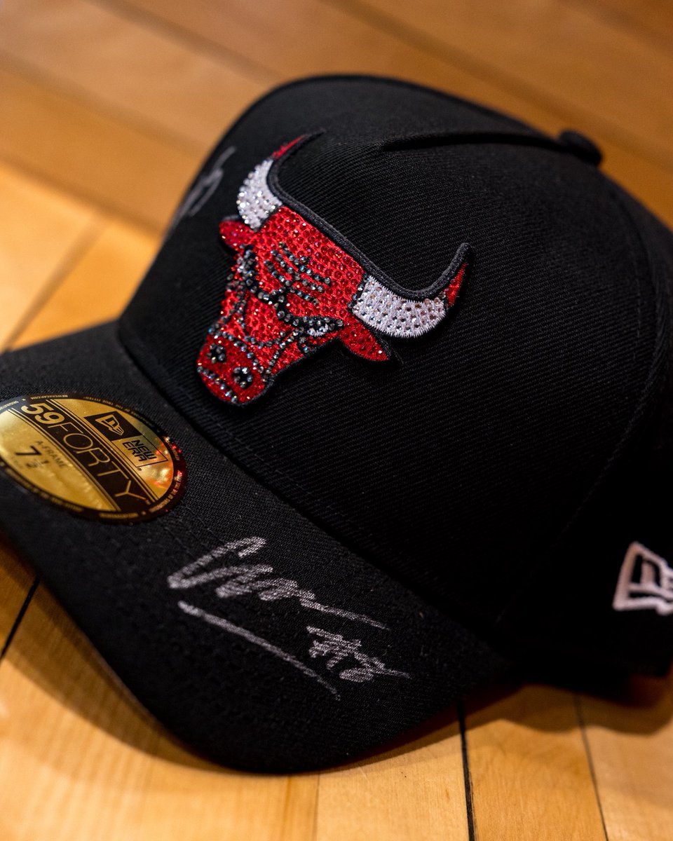 chicagobulls's tweet photo. RT for a chance to win one of these draft hats SIGNED by Caleb Wilson &amp; Dailyn Swain 👀 https://t.co/ZjSGGjFDPt