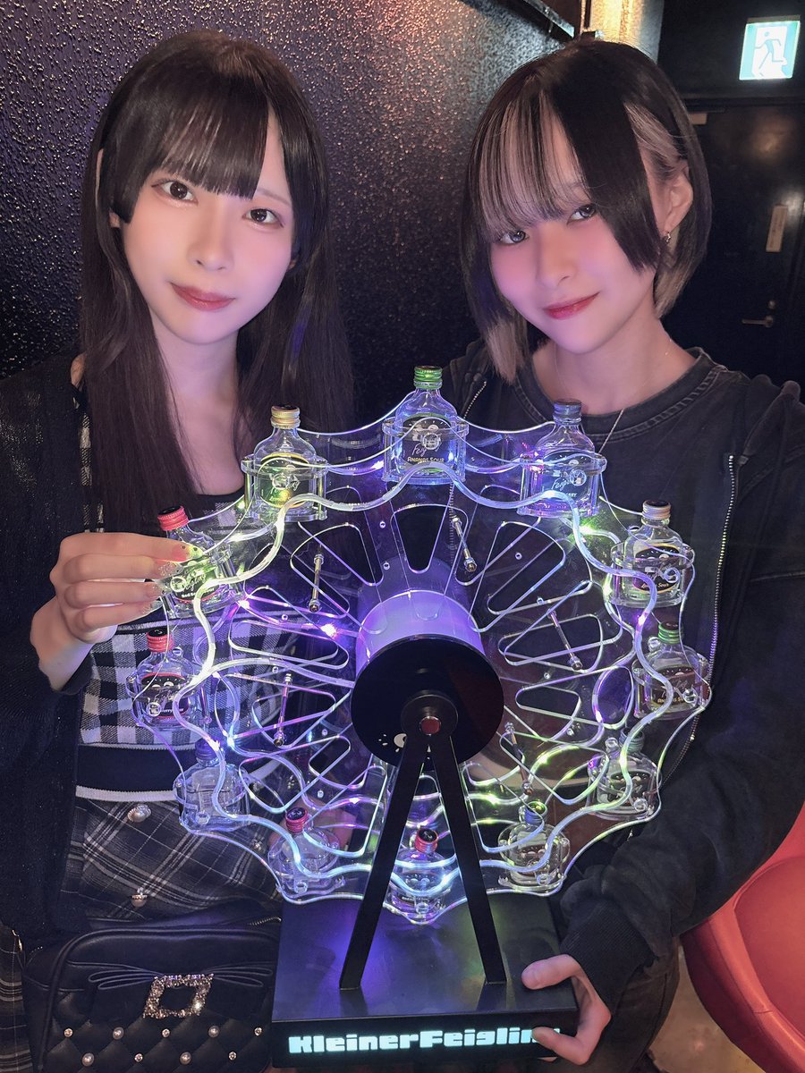 with_shibuya's tweet photo. みら＆みゅうです🤍
めちゃくちゃ可愛いクライナー観覧車ありがとうございます🎡✨✨
平日なのに沢山飲ませてくれてありがとうー！

#渋谷 
#ガールズバー 
#ガールズバー求人 
#コンカフェ 
#お酒好きな人と繋がりたい 
#渋谷スナック 
#飲み放題 
#求人 https://t.co/33XhqIKYv1