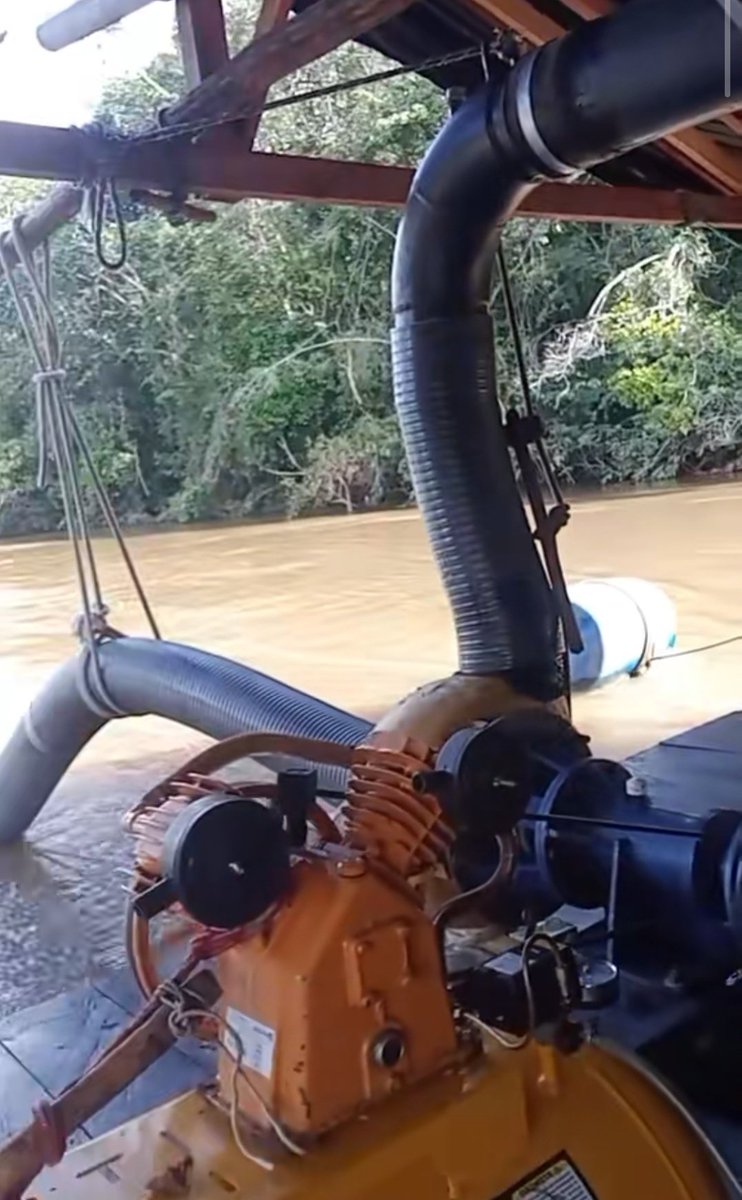 Fritz_A_Sanchez's tweet photo. Mientras #Venezuela enfrenta una de las crisis ambientales y humanas, más grandes de su historia, por el sector Wonken #GranSabana  mineros ilegales no detienen su accionar devastador al #SurDelOrinoco https://t.co/5pP2YYSLyg