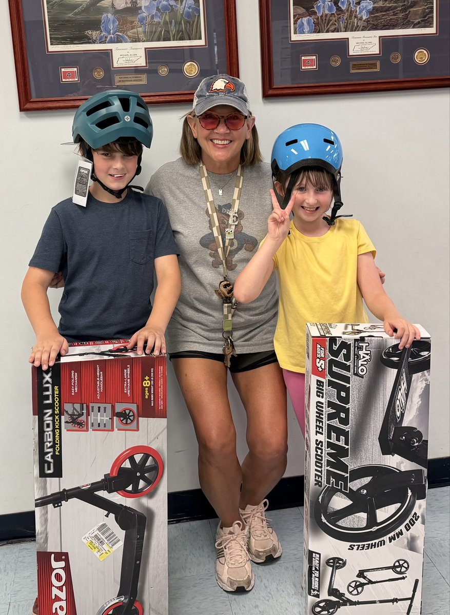 MelindaFortner's tweet photo. @VanleerE summer learning camp weekly and monthly attendance drawing winners. Way to go, guys! https://t.co/iHOu5vlZvD