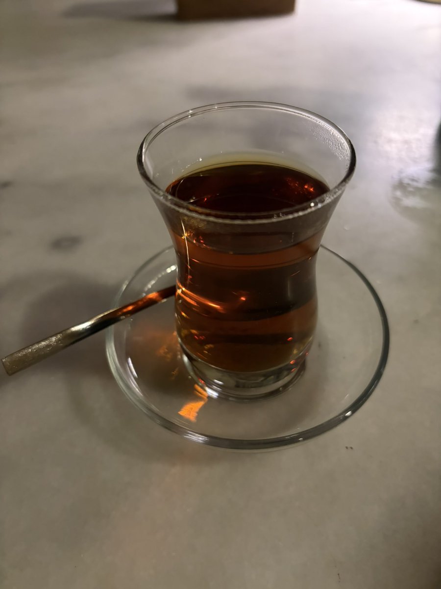 Originalrabeh's tweet photo. اللي يشرب شاهي بالصيف تتبرون منه ولا https://t.co/o4T9XXwNWj
