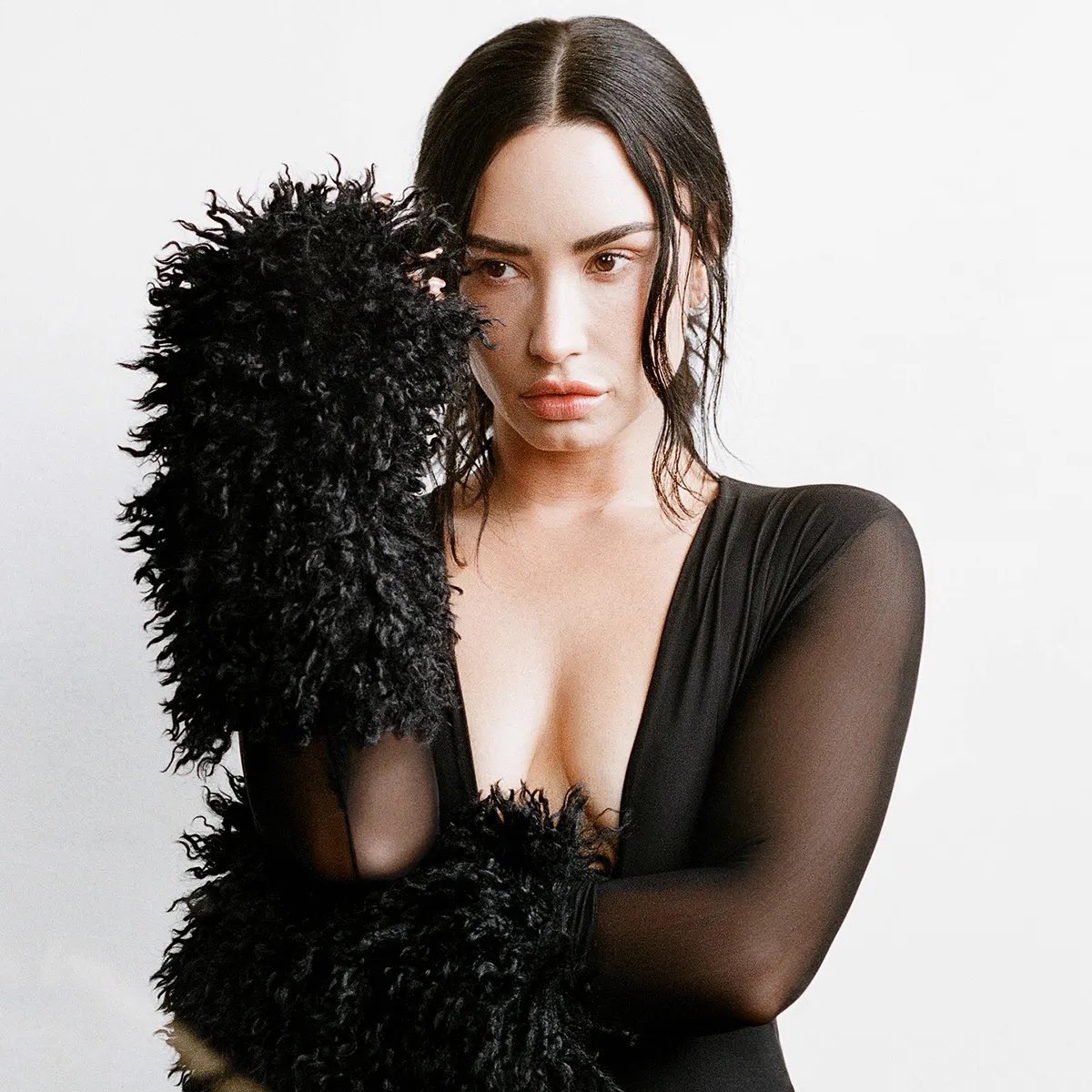 PopCrave's tweet photo. Zara Larsson talks about possibly collaborating with Demi Lovato to @HitsRadioUK:

“It was a lot of talk about if she was going to be on the remix album or not, but the thing is, life is long. I hope my career will be long. I think there could definitely be a possible collaboration in the future with Demi.”