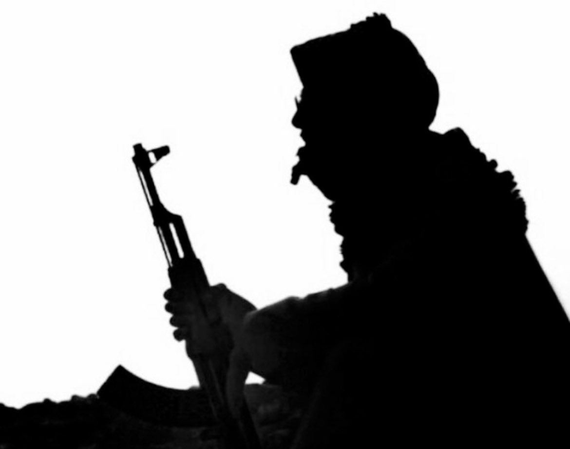 Qhta10ni's tweet photo. الليالي تبي رجلٍ عزومه قويه
ايتصبر على مر الحياه و نكدها

لا اترخى عزومك للحياه الشقيه
أعرف انها لياء ضاقت قفاها سعدها https://t.co/yUxE77ZiIq