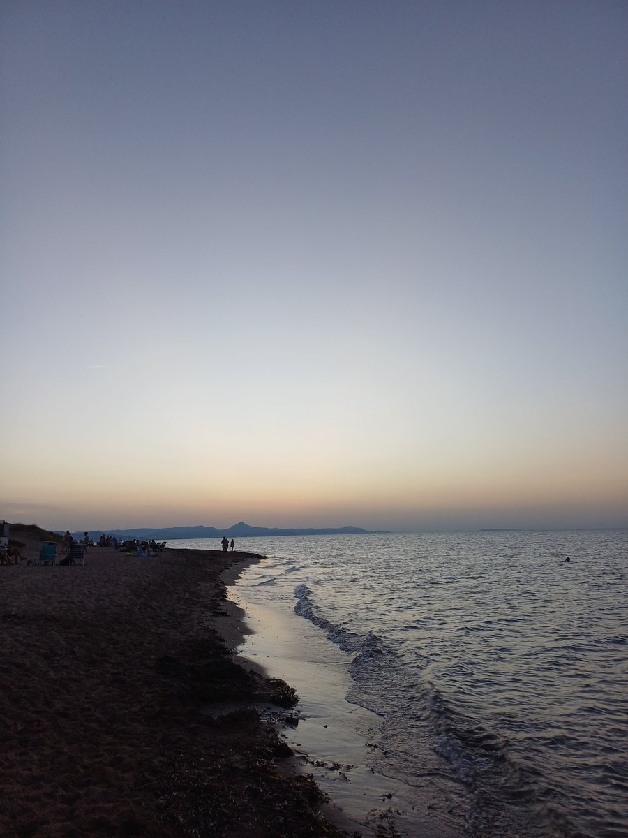 Mjadsuar's tweet photo. Hasta baño en el mar y saltar las olas la #nochedesanjuan.
Dejamos atrás lo negativo y seguimos disfrutando de lo bueno!
A l'any que ve millor i més a prop!!
#fogueres2026 https://t.co/LgdPagsZoD