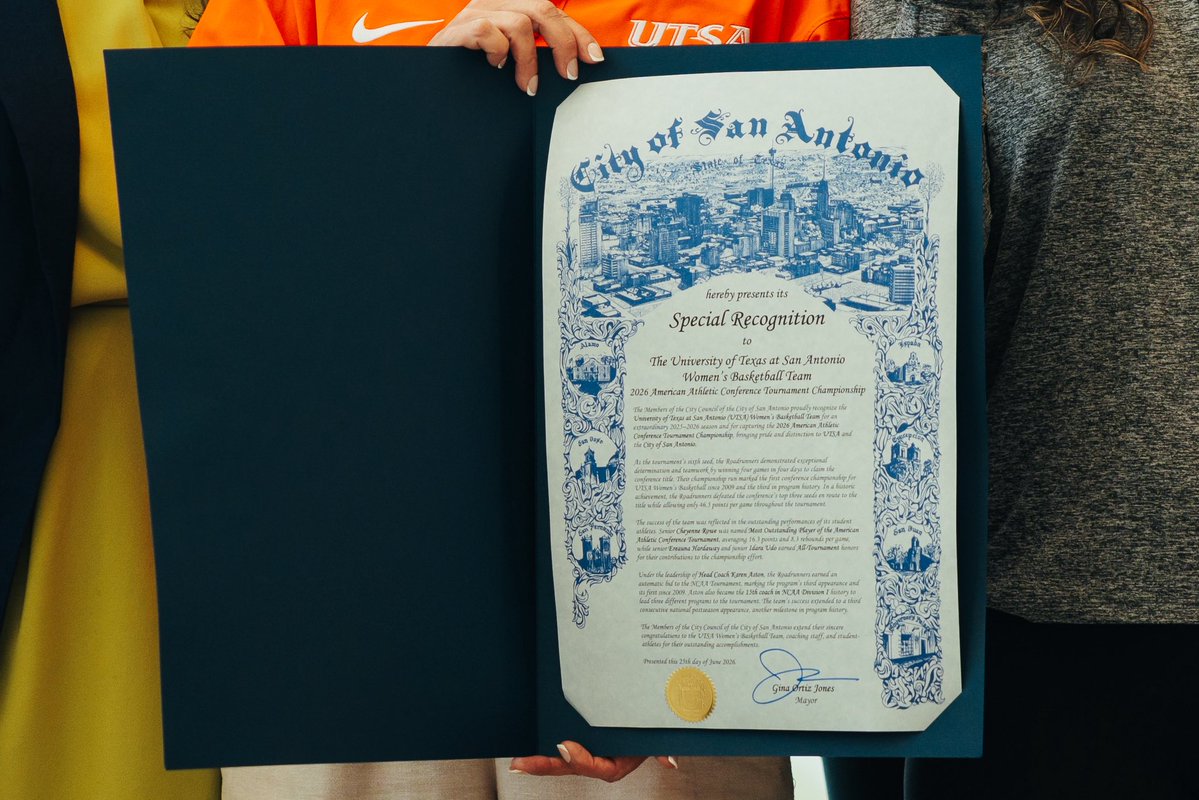 UTSAWBB's tweet photo. UTSA Women’s Basketball was recognized by the City Council of the City of San Antonio! 

🔗: https://t.co/7Ct5BJwsWp

#BirdsUP🤙 | #LetsGo210 | #CashIn 🏀 https://t.co/grIyi7mVu9