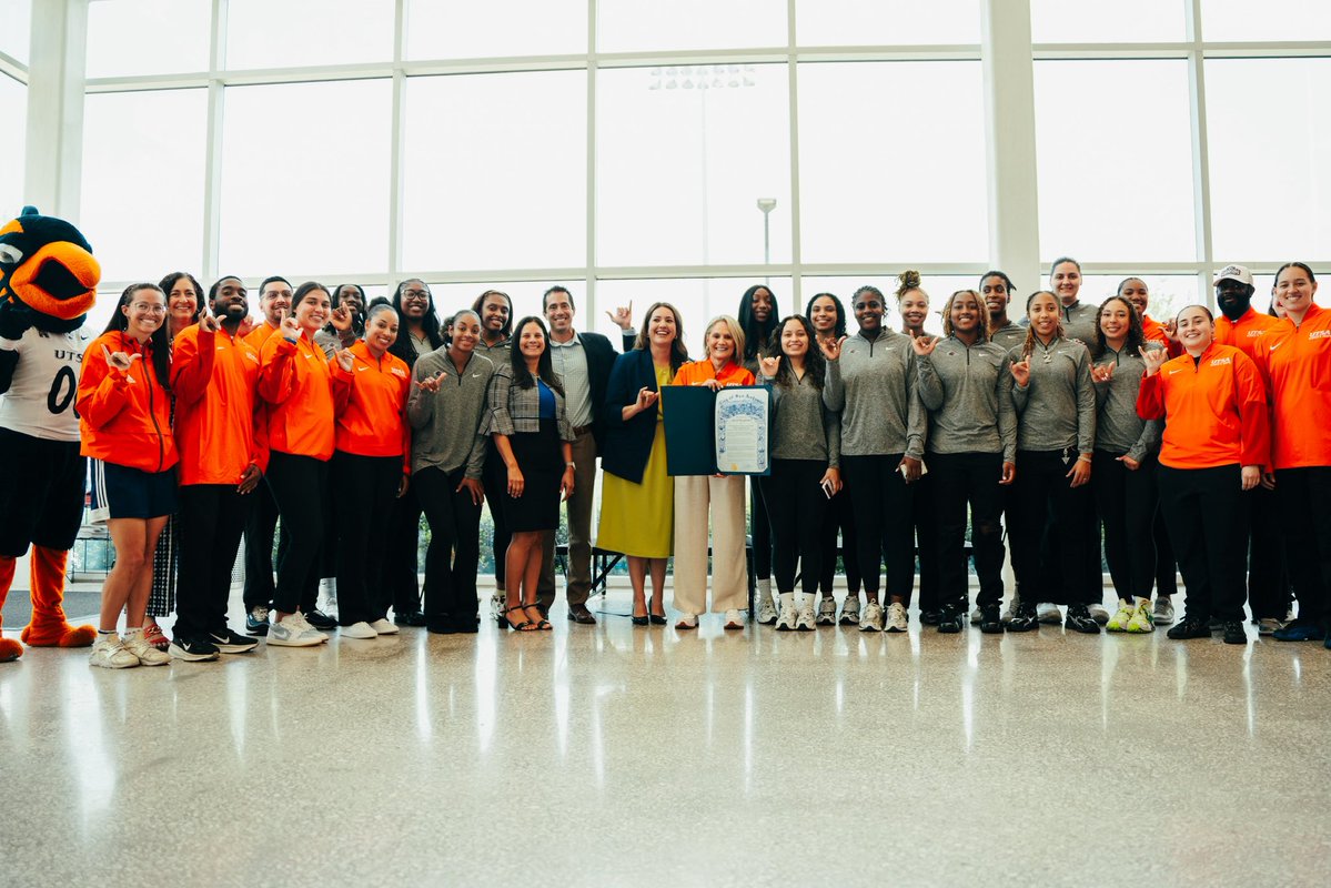 UTSAWBB's tweet photo. UTSA Women’s Basketball was recognized by the City Council of the City of San Antonio! 

🔗: https://t.co/7Ct5BJwsWp

#BirdsUP🤙 | #LetsGo210 | #CashIn 🏀 https://t.co/grIyi7mVu9