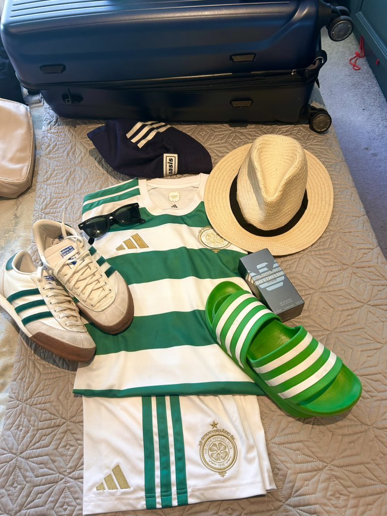 Quadrofenians's tweet photo. Airport attire sorted , but what footwear? Trainers or Sliders ? Looking for maximum effect to trigger all the right folk again …
Celebrating all summer long….
#5inARow 👋🍀💚 https://t.co/CjyfAktWfU