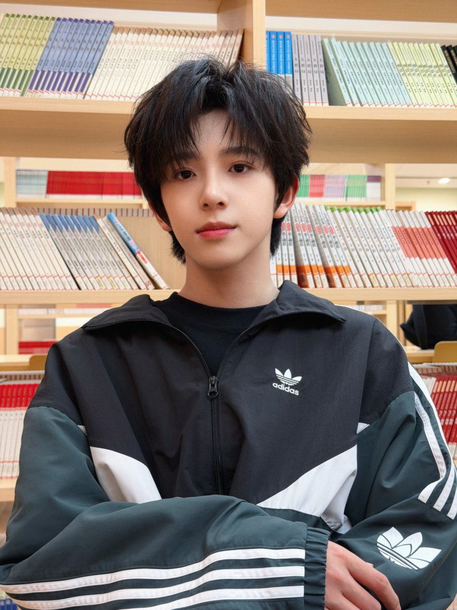 gooong1000's tweet photo. 260625 천쥔밍 고회
有点想球球了
#천쥔밍 #陈浚铭 #Chenjunming #TF家族 https://t.co/yUHTfX4Neq