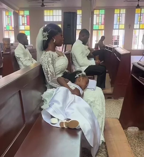 realwolog's tweet photo. when the bride is your favorite aunty 😂 https://t.co/aI4k7fevhL