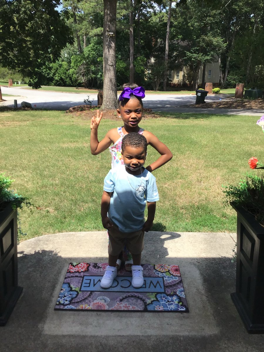 TheRealVanna_'s tweet photo. My World 🌍 💕💙 https://t.co/hhVNZcmf6h