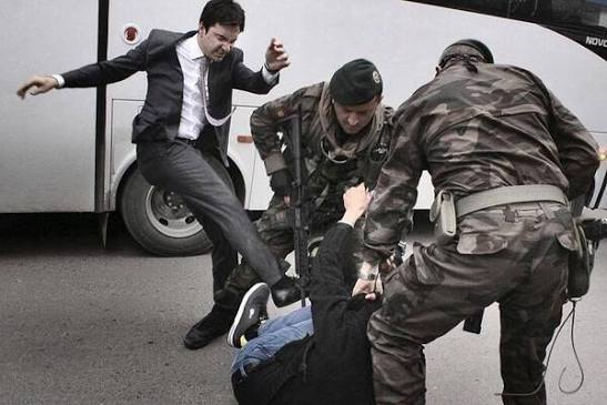 FenerBasgani's tweet photo. @lordsinov unutursak kalbimiz kurusun. Bu milletin vergilerinden aldigi her bir kurus sonuna kadar haram zehir zikkim olsun. Colugundan cocugundan, en sevdiklerinden ciksin. https://t.co/uNXCl9XXvg