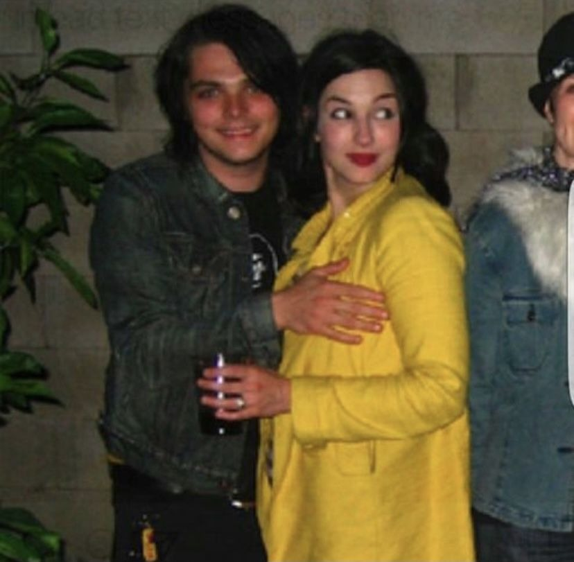 demo_loversx's tweet photo. that should be me touching lindsey :( https://t.co/NrsBqpvVYY